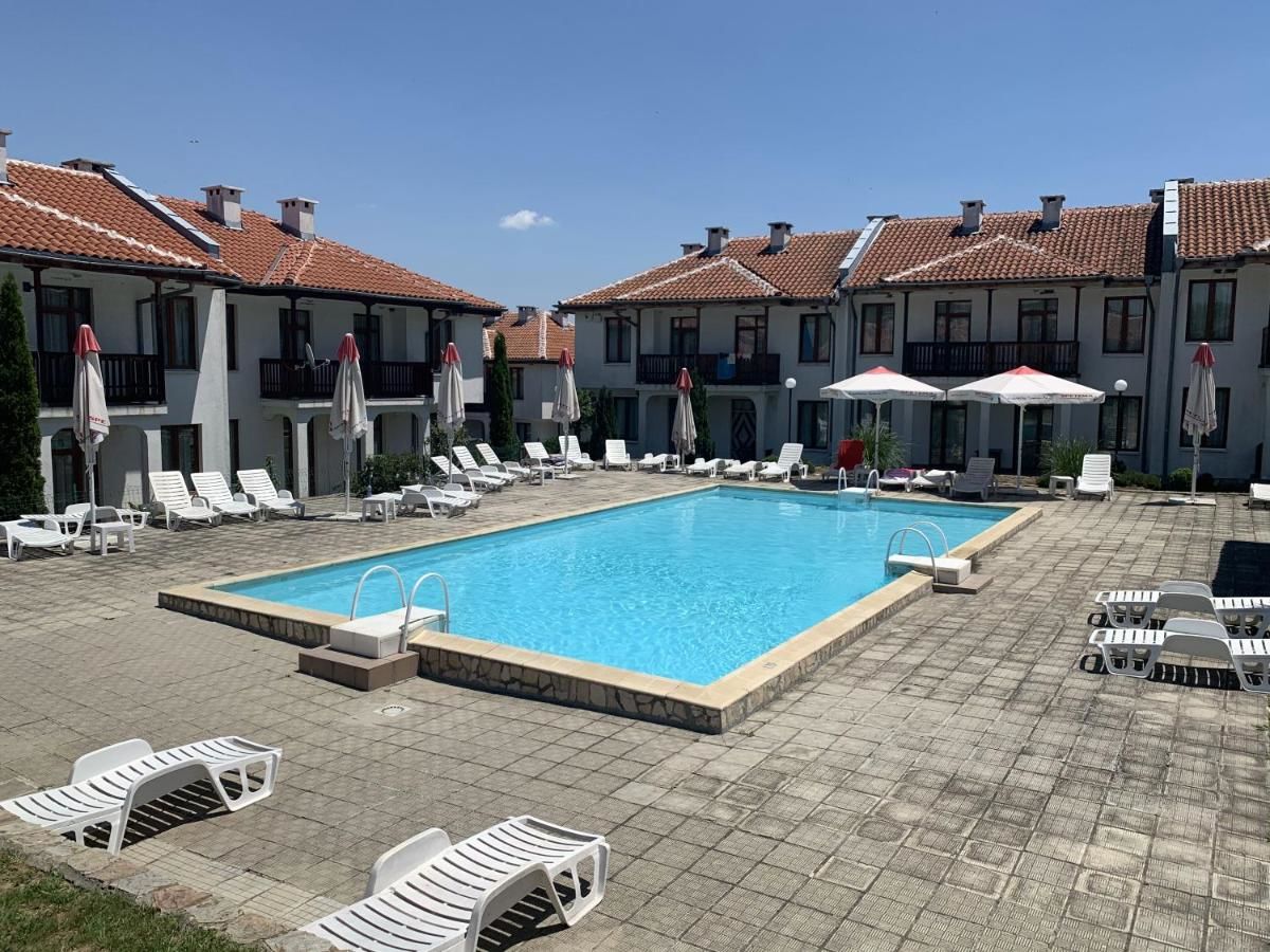 Комплексы для отдыха с коттеджами/бунгало Kalina Complex (House N23) Долна-Баня-4