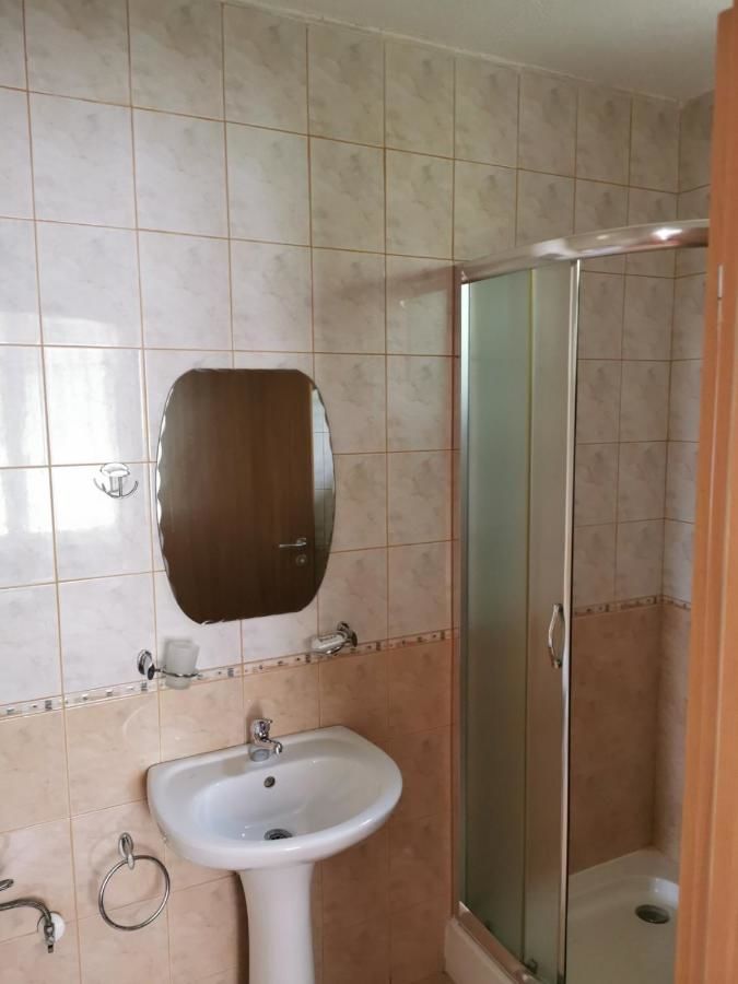 Комплексы для отдыха с коттеджами/бунгало Kalina Complex (House N23) Долна-Баня-18